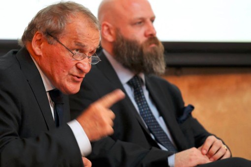 Henryk Wujec, minister w kancelarii Prezydenta RP i Piotr Waglowski - w czasie debaty MAC na temat konsultacji publicznych w BUW