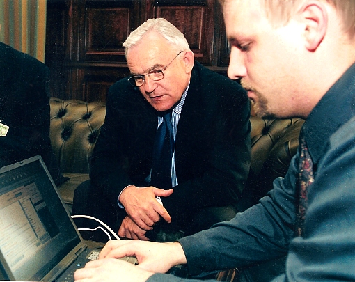 Chat z ówczesnym premierem Leszkiem Millerem, który został zorganizowany przez Tygodnik Wprost.