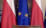 Flagi Rzeczpospolitej Polskiej i Unii Europejskiej w Pałacu Prezydenckim