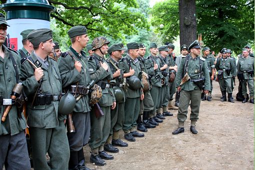 Rekonstrukcja historyczna walk powstańczych Mokotów 44 - odprawa oddziałów niemieckich