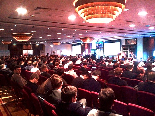 sala z 350 uczestnikami konferencji PLNOG Meeting
