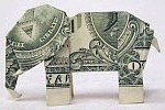 Słonik origami zrobiony z banknotu dolarowego