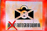 Znak zakazu fotografowania z przekreślonym słowem zakaz